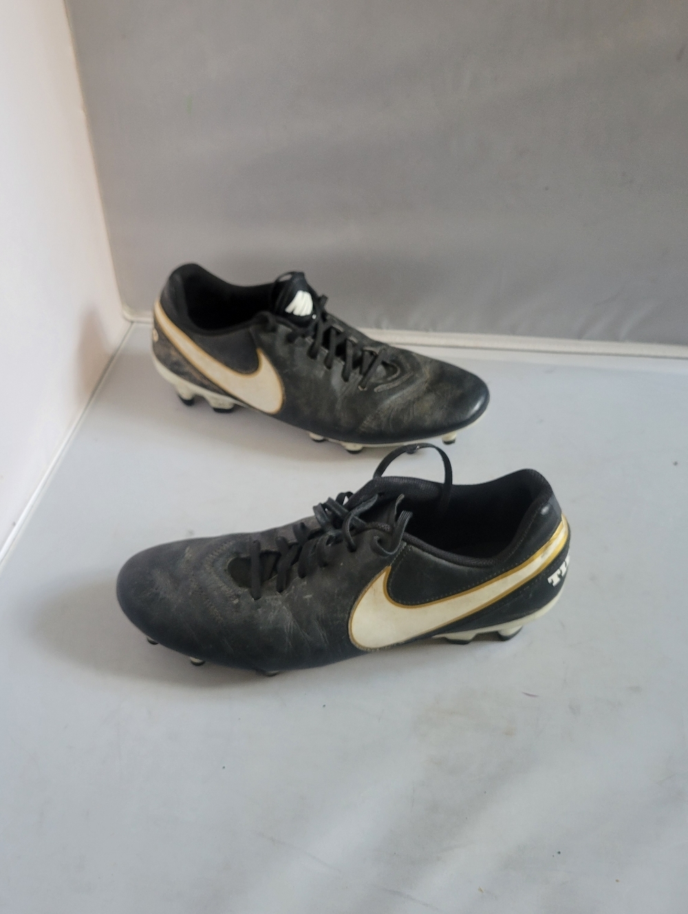 Nike Tiempo Genio II Men Size 10.5 Leather FG Soccer Cleats Black White